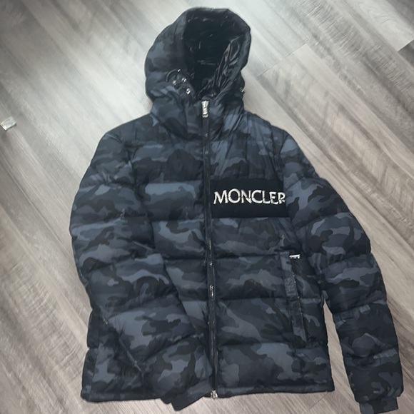 Mens Moncler Coat - Picture 2 of 11